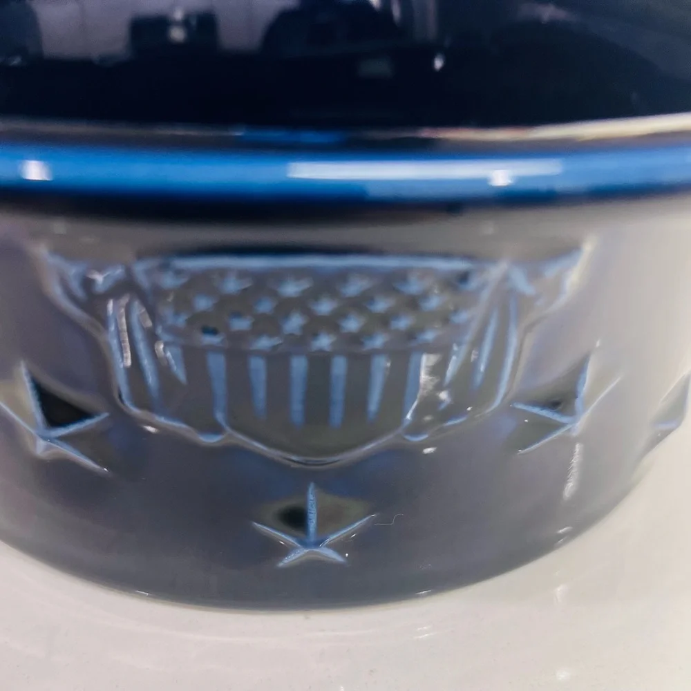 Longaberger American Eagle 1.5-quart covered casserole dish - Picture 3 of 6